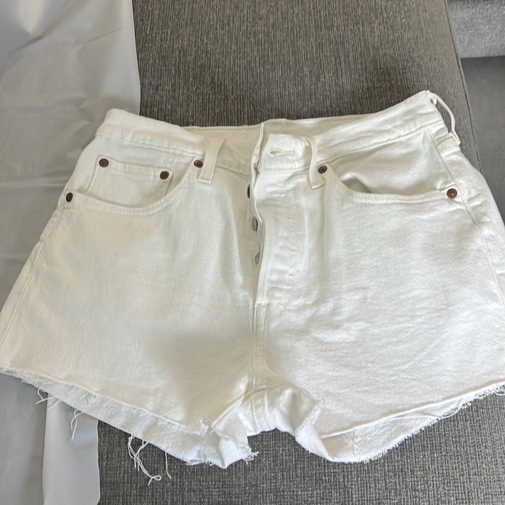 Levi white shorts